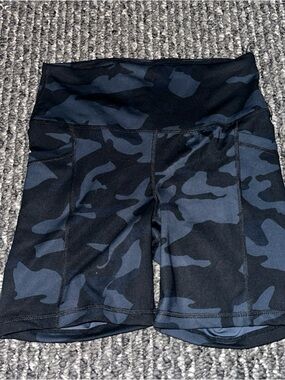 Women's High-Waist Black & Dark Blue Camo Athletic Shorts